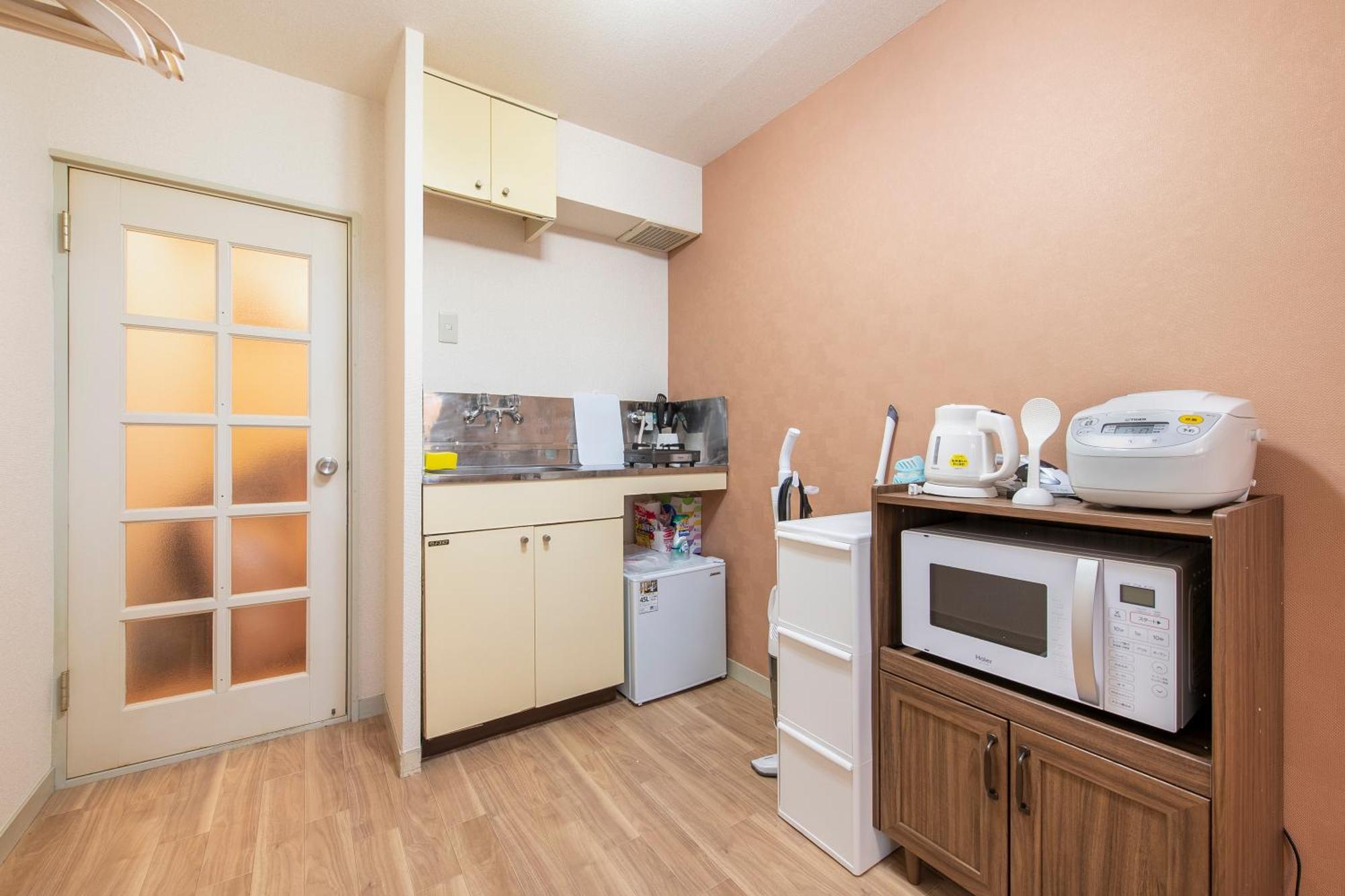 Plaza De La Brea Apartment