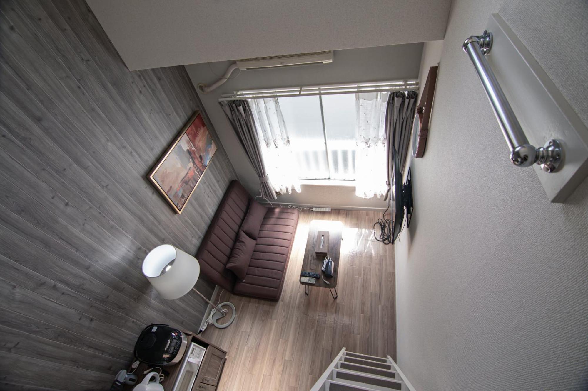 Plaza De La Brea Apartment