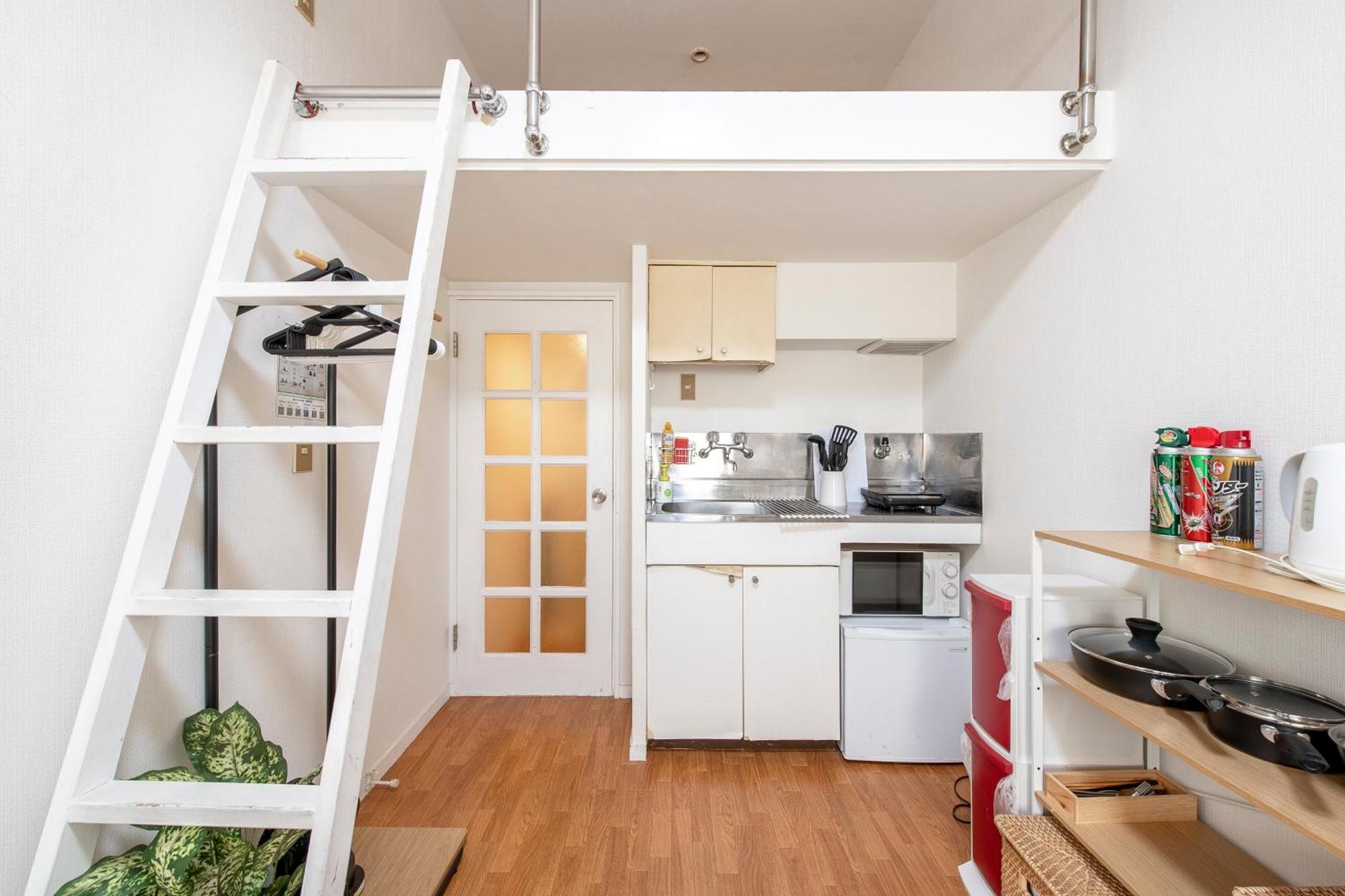 Plaza De La Brea Apartment *